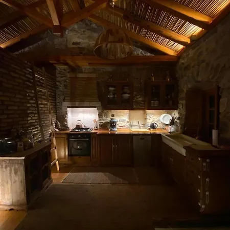 Ardamis Villa Karyes